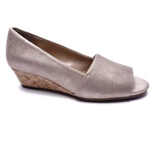 Aerosoles NWOB Cork Wedge Heels Light Gold Size 5